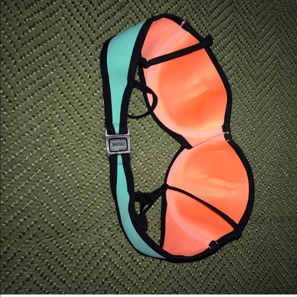 Triangl Bikini (Authentic) - Picture 1 of 8